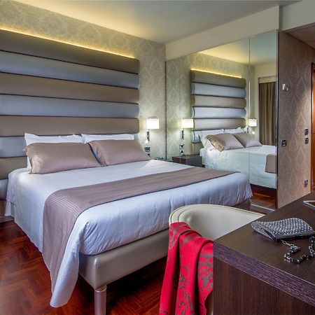 Enea Hotel Помеція Екстер'єр фото