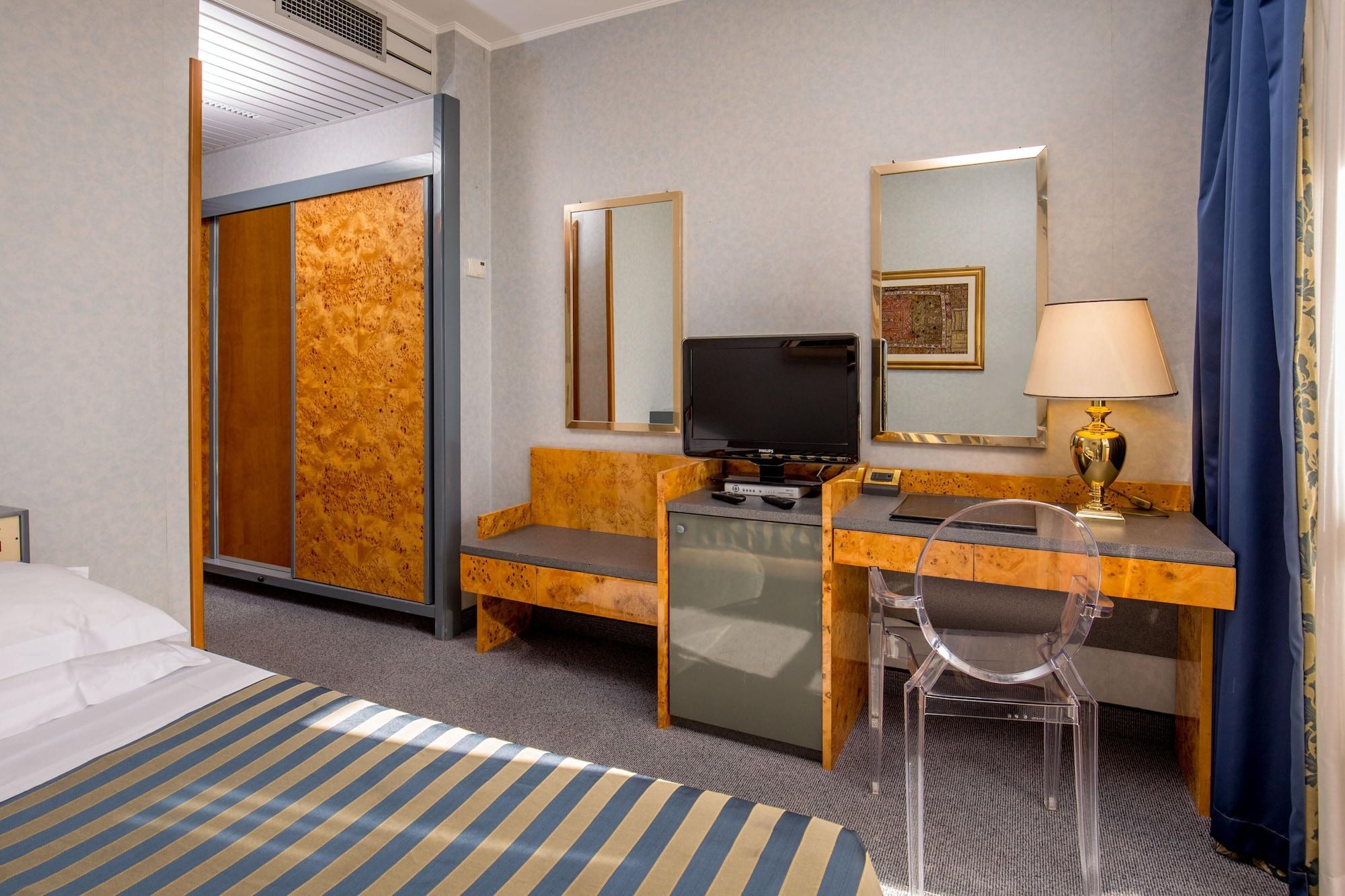 Enea Hotel Помеція Екстер'єр фото