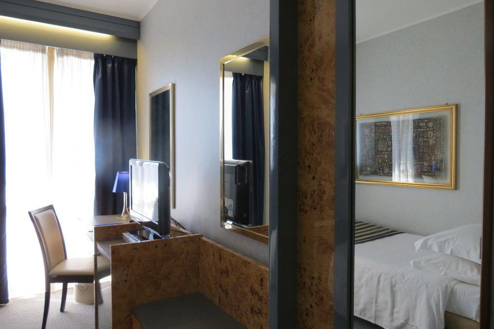 Enea Hotel Помеція Екстер'єр фото