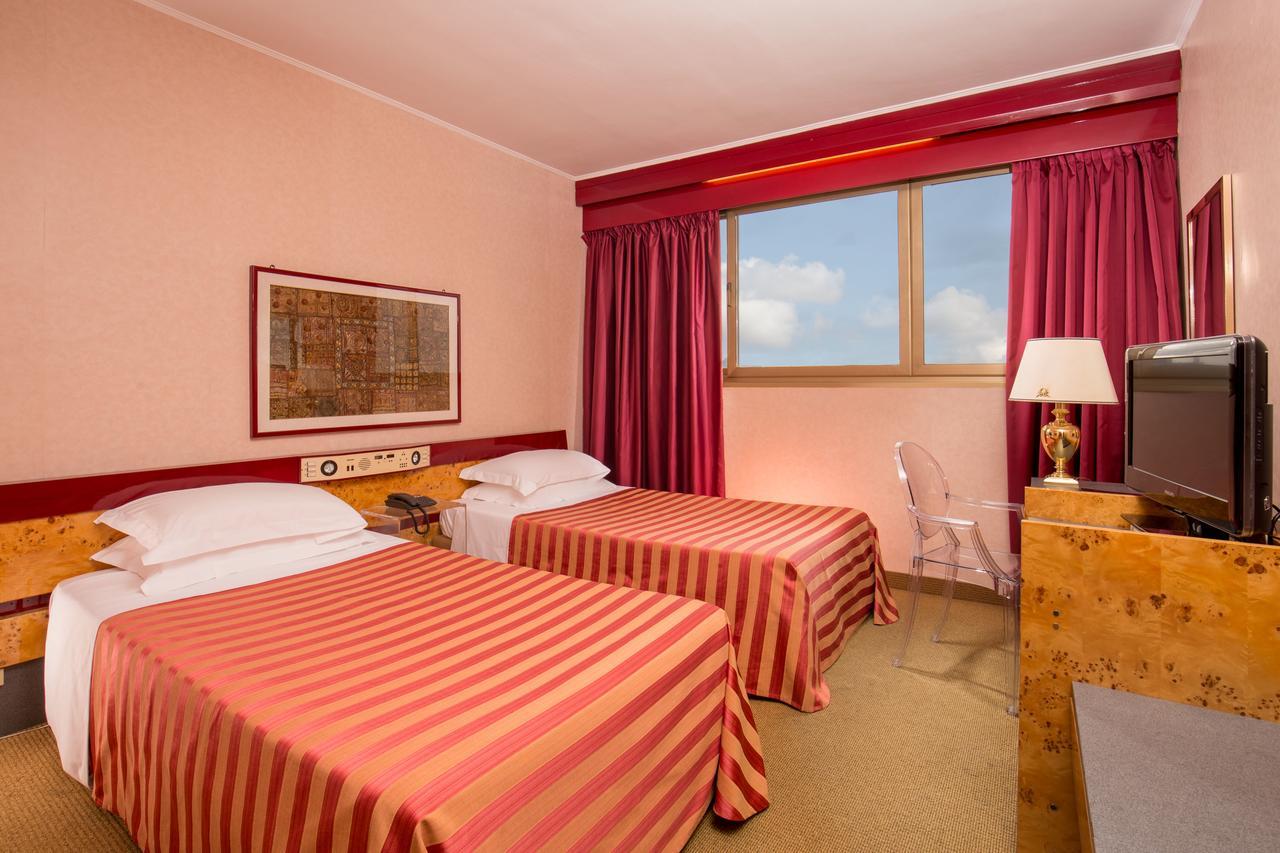Enea Hotel Помеція Екстер'єр фото