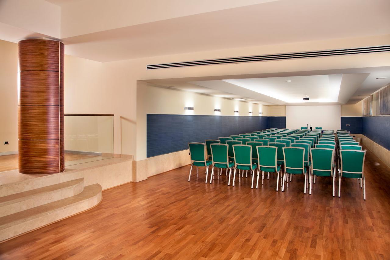 Enea Hotel Помеція Екстер'єр фото
