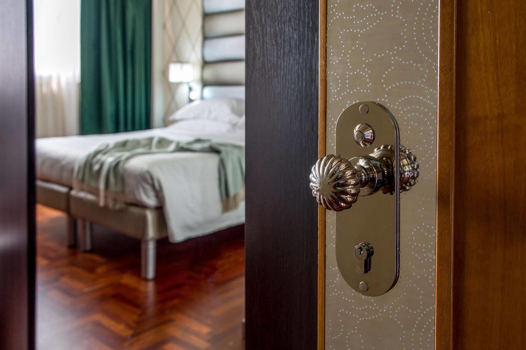 Enea Hotel Помеція Екстер'єр фото
