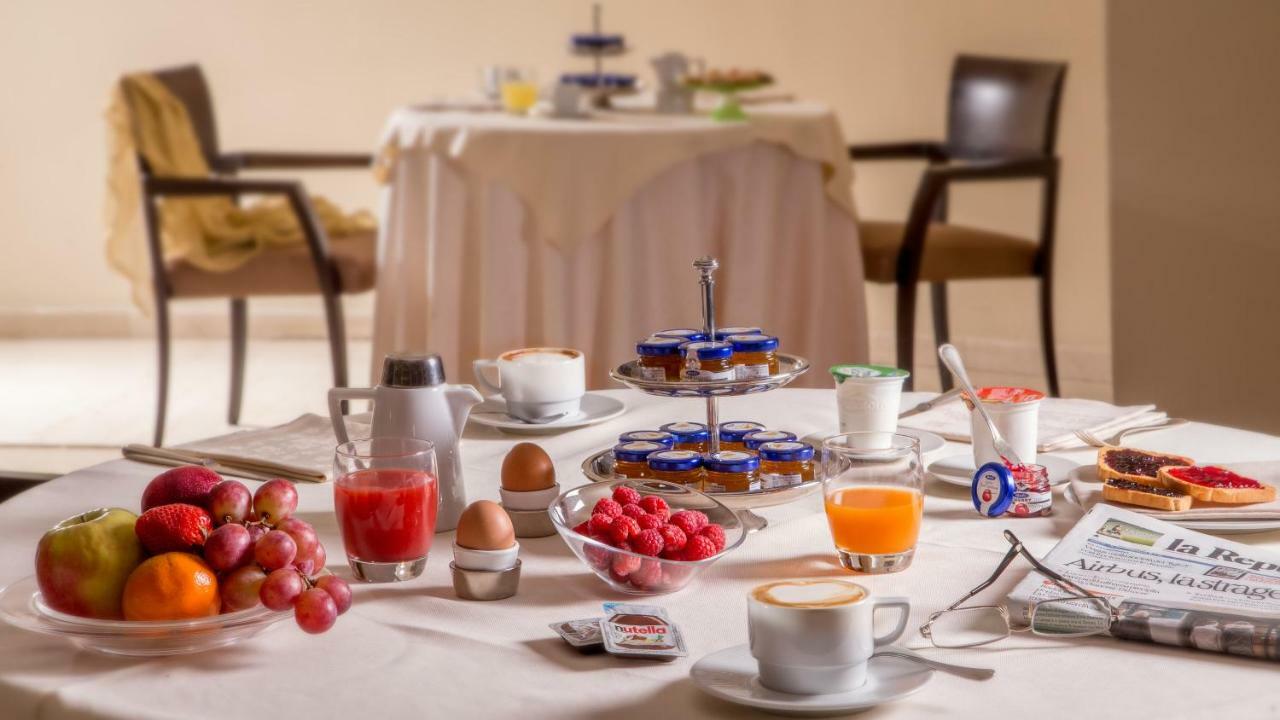 Enea Hotel Помеція Екстер'єр фото